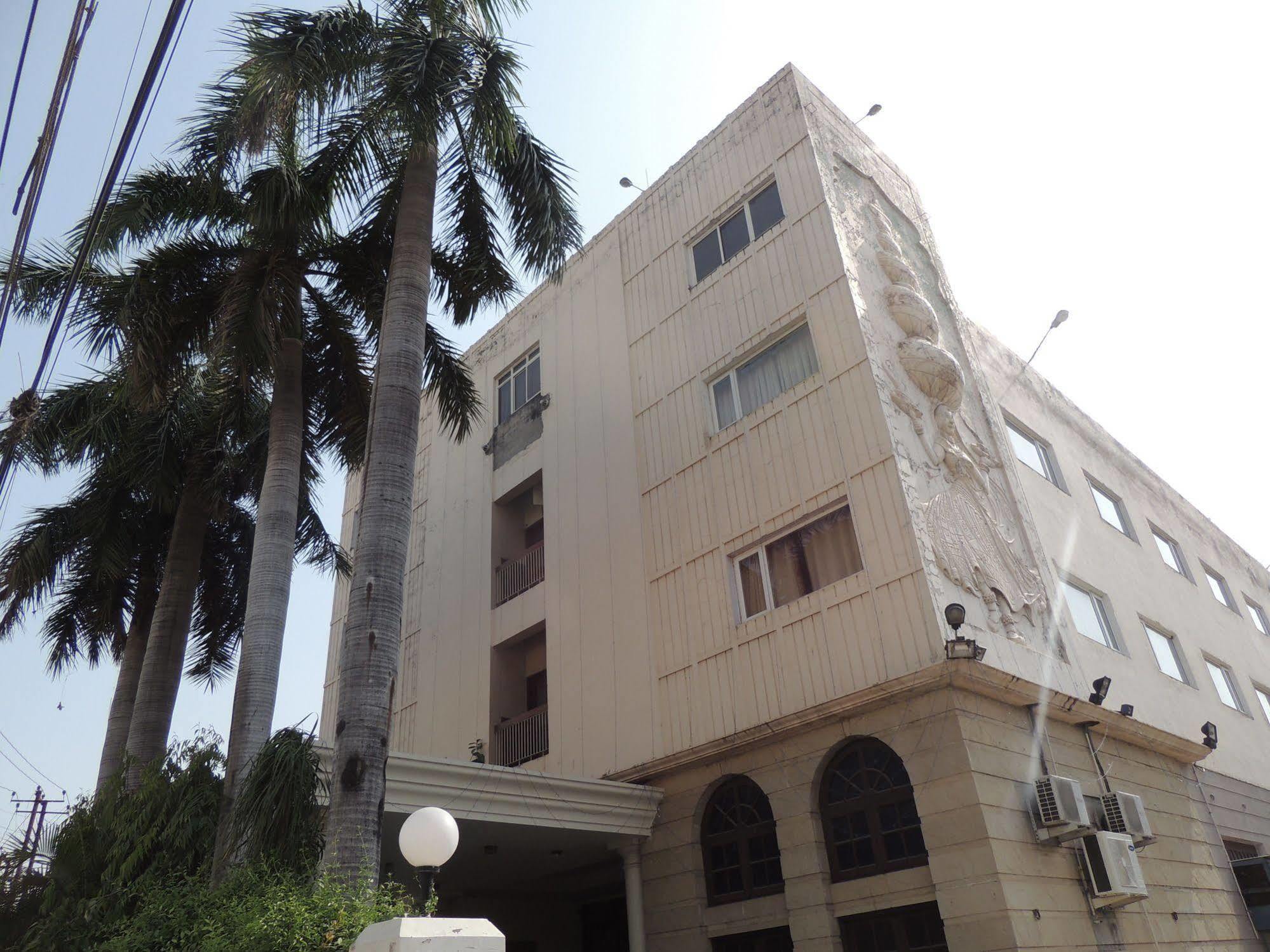 Diamond Hotel 3*